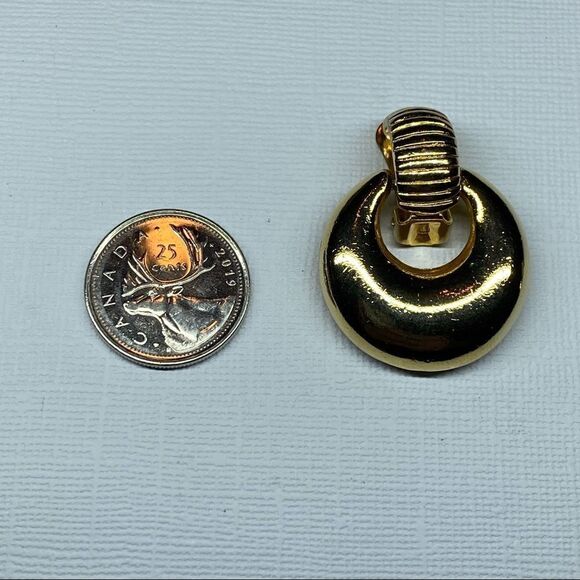 Earrings – Vintage 1970s Gold Tone Door Knocker Clip-Ons - Picture 7 of 7